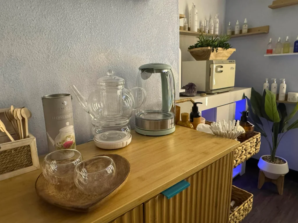 Tea station and relaxation corner at Dettycated Head Spa Northridge with herbal teas and natural skincare products